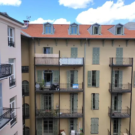 Chez Brigitte Nocleg ze śniadaniem 2*